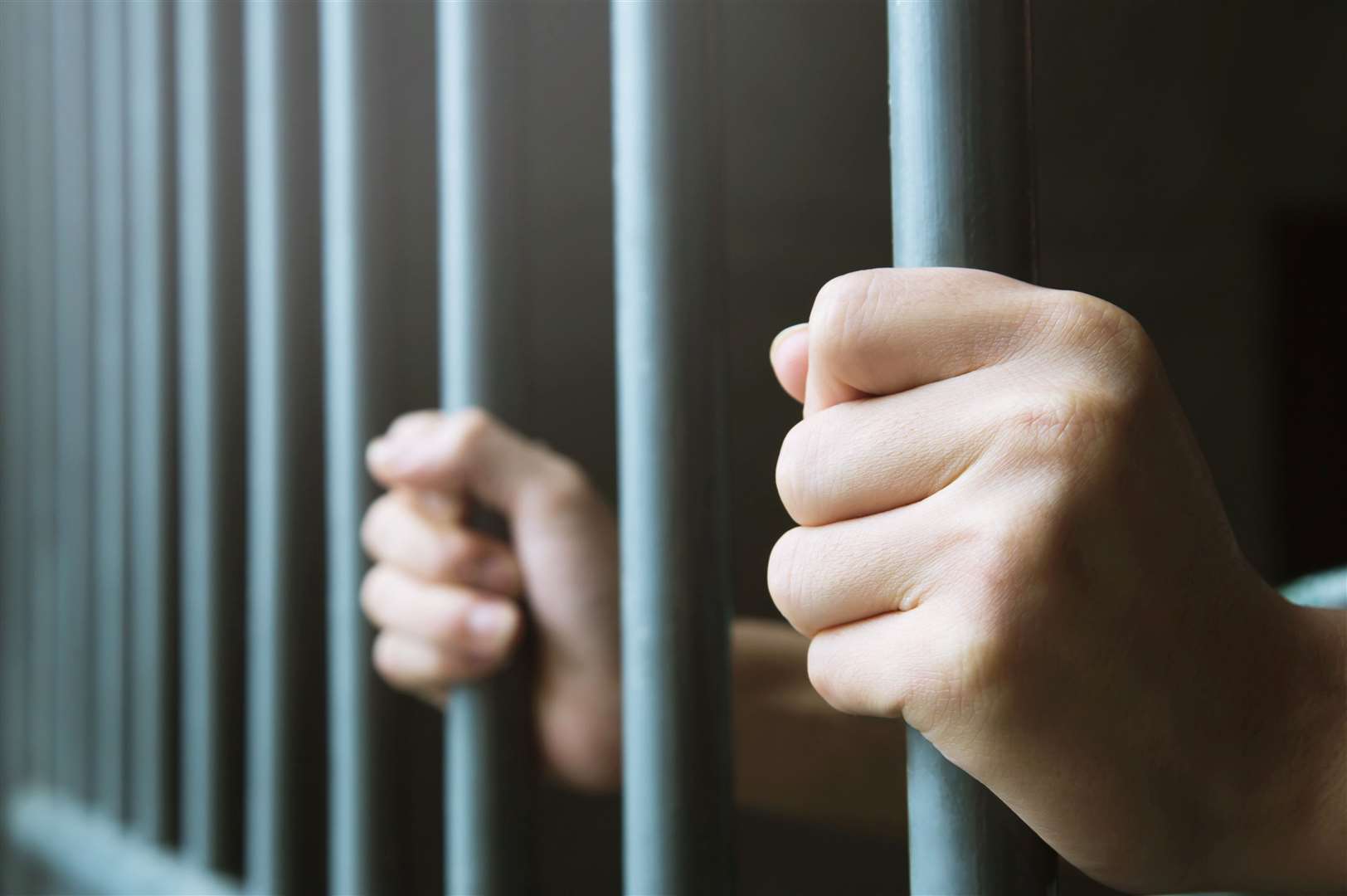 A Newbury man has been jailed after making death threats