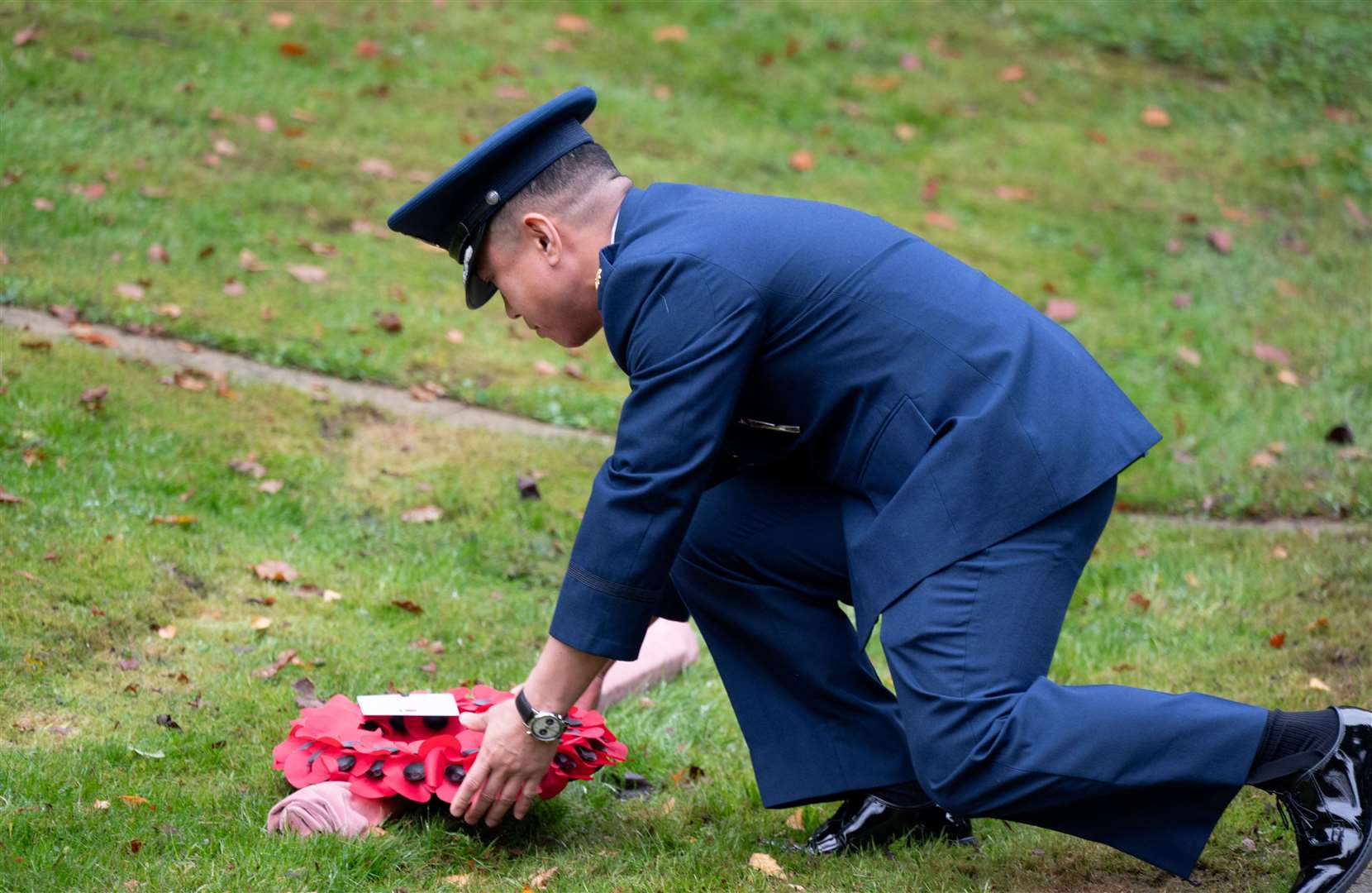 New RAF Welford Base Commander Major Marques Reyes laying a wreath at the Memorial Grove. Credit: Adam Enbal / USAF