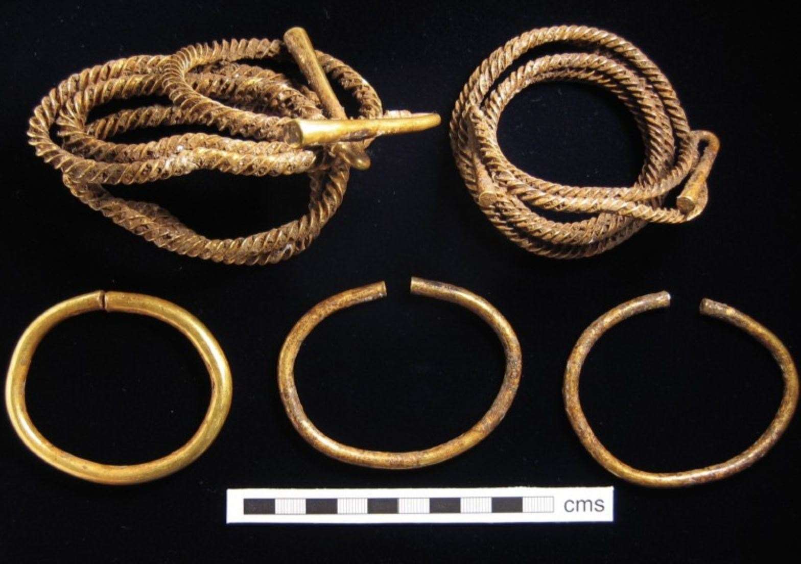 Middle bronze age hoard found in Lambourn