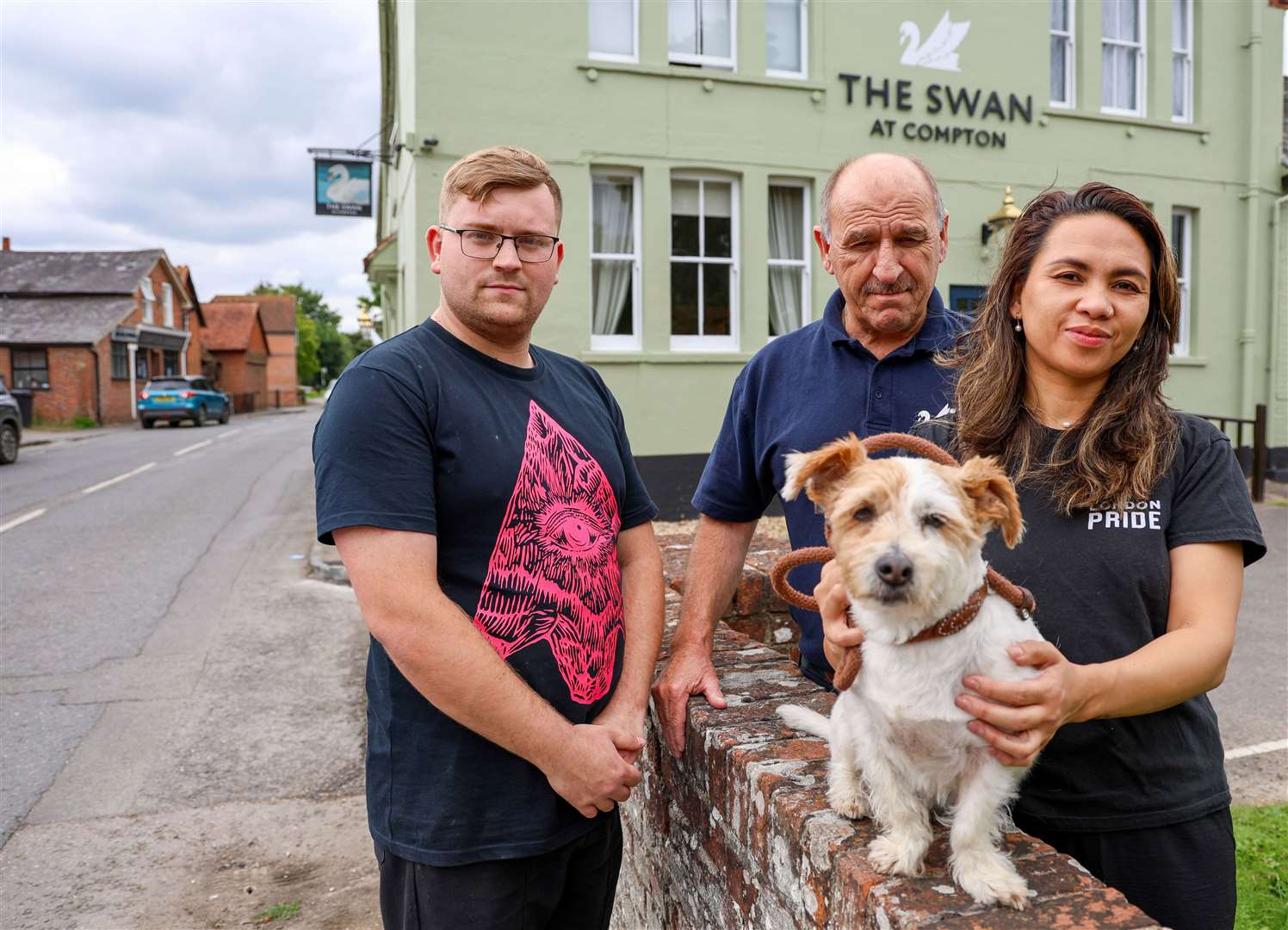 A planned five-week road closure will affect the village pub in Compton when it happens – Thames Water have postponed the works, but not given a new start date. Landlords Ken and Jo Shaw with manager Kyle Wrey said the village will rally round when it does happen