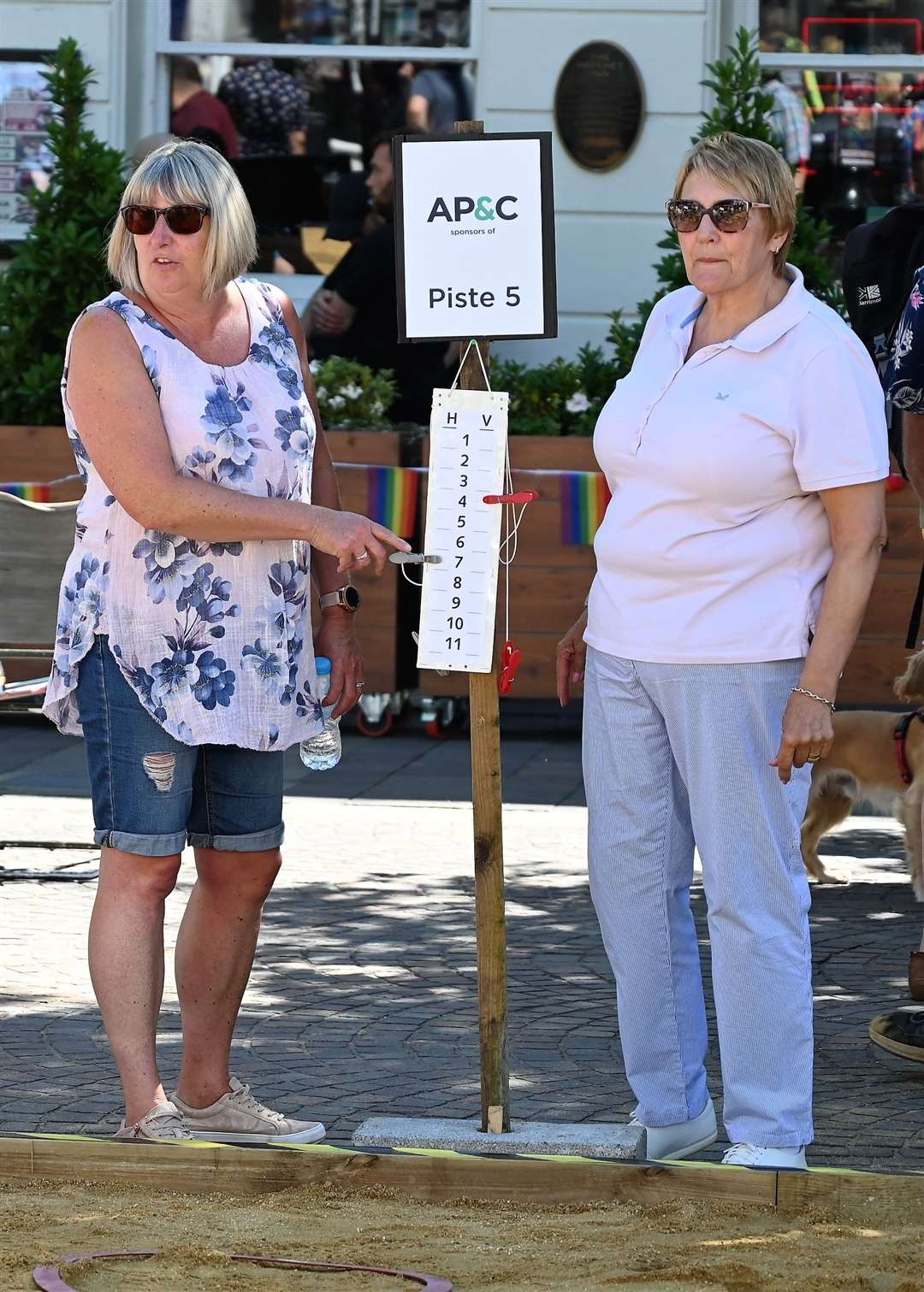 There were a total of 14 teams