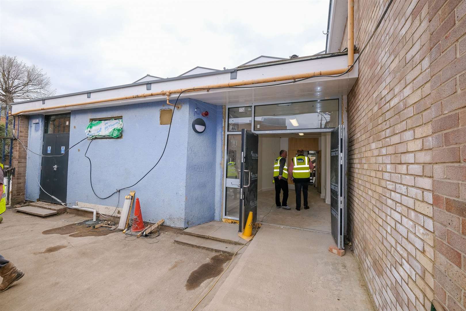 Building work continues at Waterside Centre by Berkshire Youth.Picture Phil Cannings. (46695429)