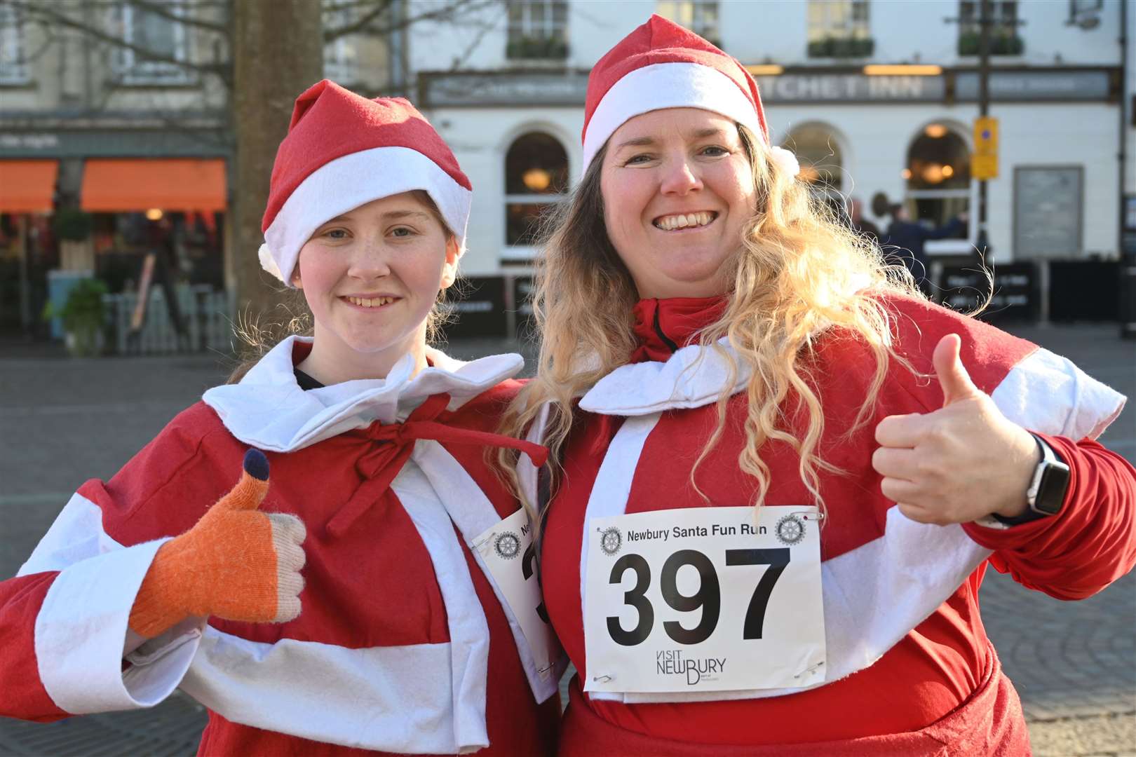 Kelly Rice and her daughter Elsie (15) at Newbury Santa Run pic chris forsey 28/11/21.Ref:48-1821. (53386199)