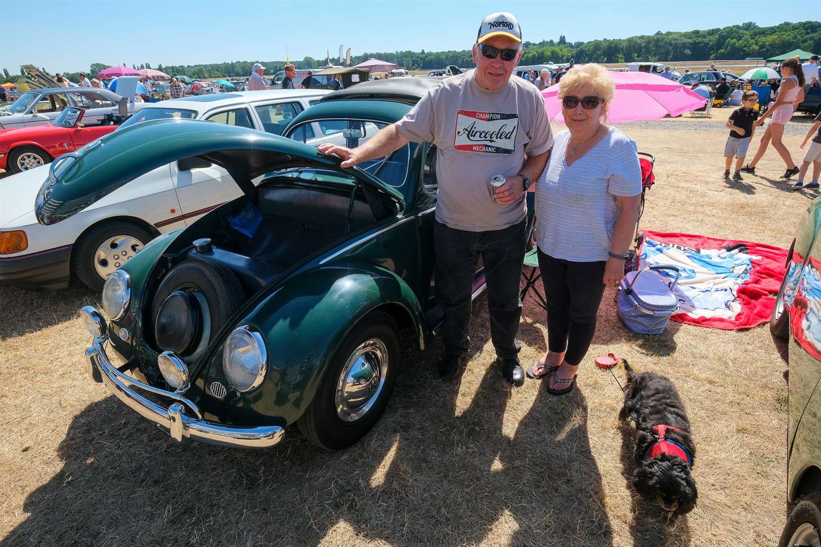 West Berkshire Classic Car show at Newbury Racecourse Ray and Val Elliott with Connie, Beetle 1956 (58686598)