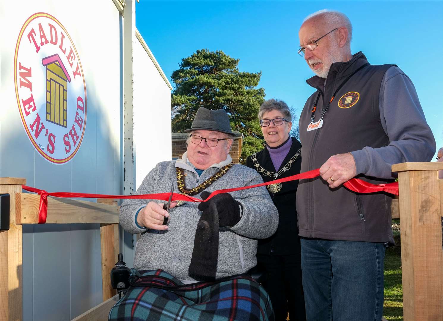 Mr Leeks cutting the ribbon