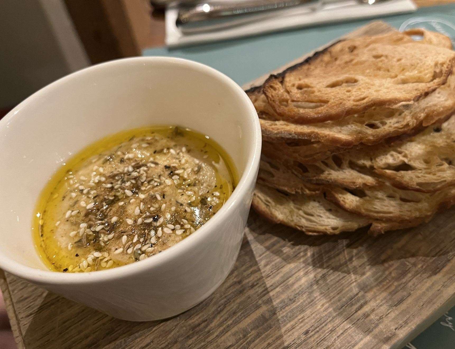 Hummus and crispy bread