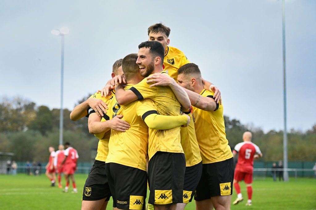 Tadley Calleva celebrate - Photo: Rob Mellor