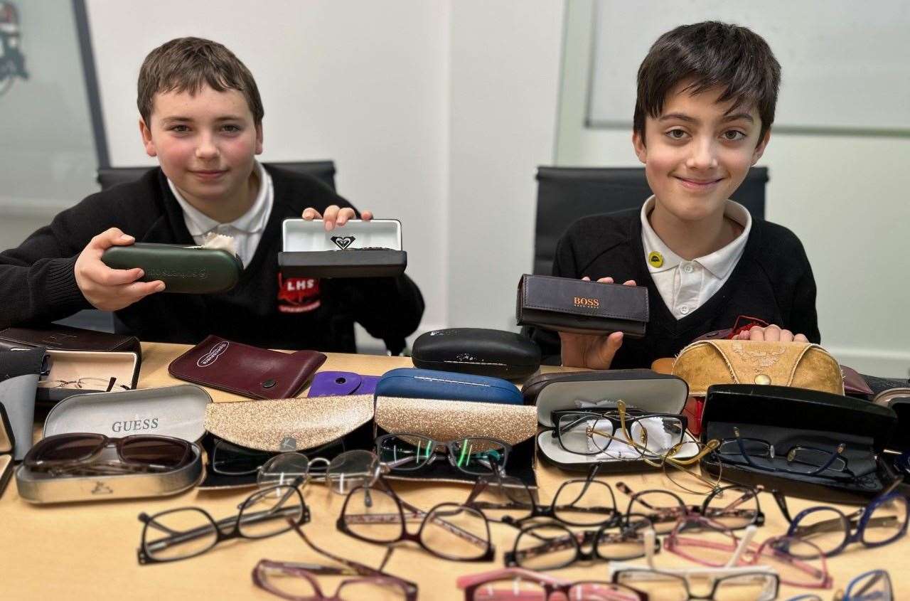 Pupils with recycling glasses