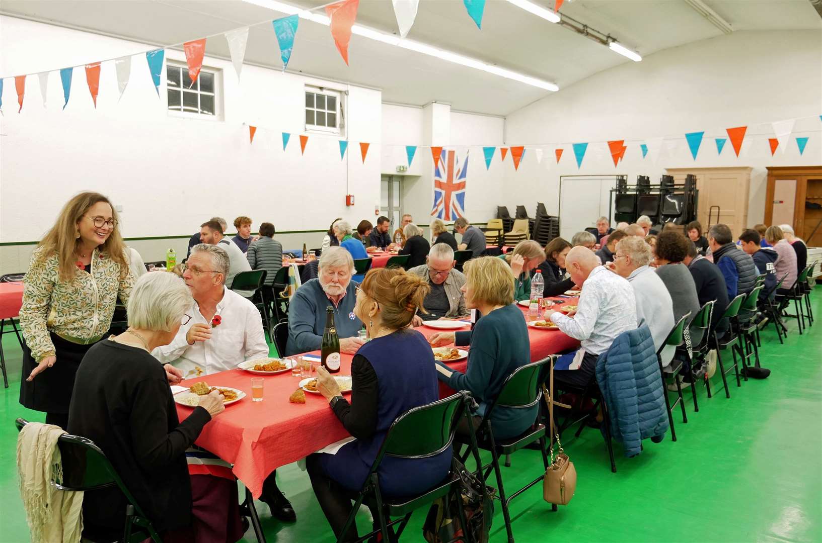 Supper on Saturday, November 2 at the salle polyvalente (village hall equivalent). The Kingsclere visitors were served saucisses rougail, a dish from La Réunion, a French island in the Indian Ocean