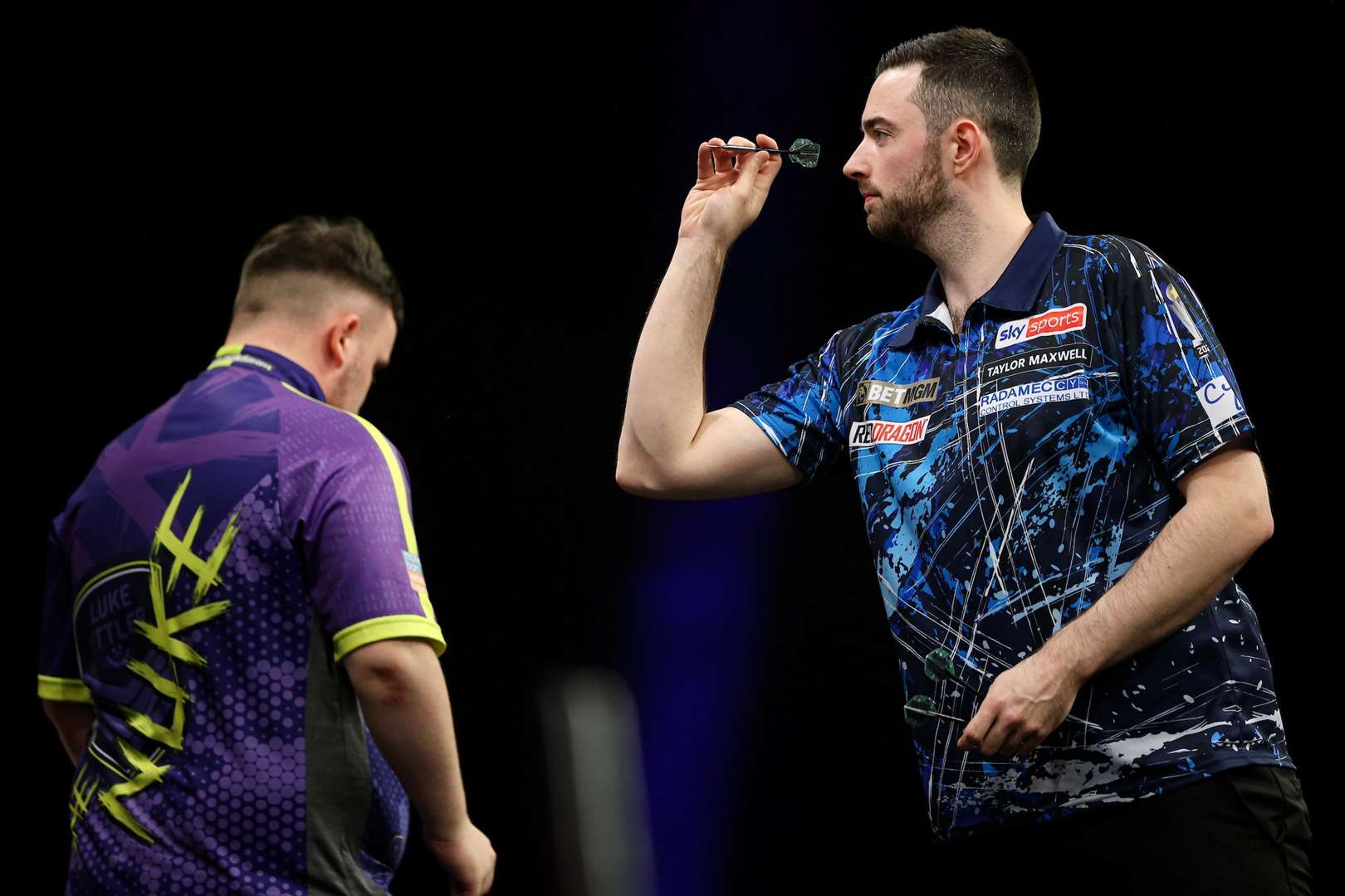 Humphries prepares to throw against Littler - (PDC)