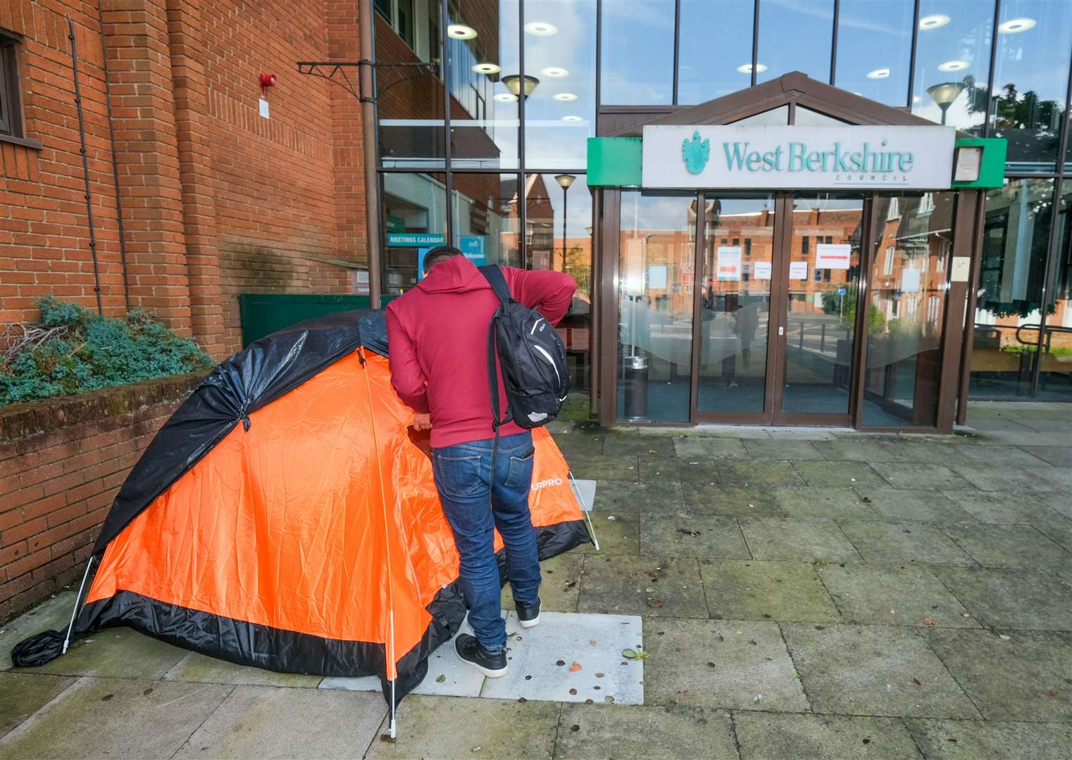 Two asylum seekers were sleeping rough outside West Berkshire Council’s offices in Market Street