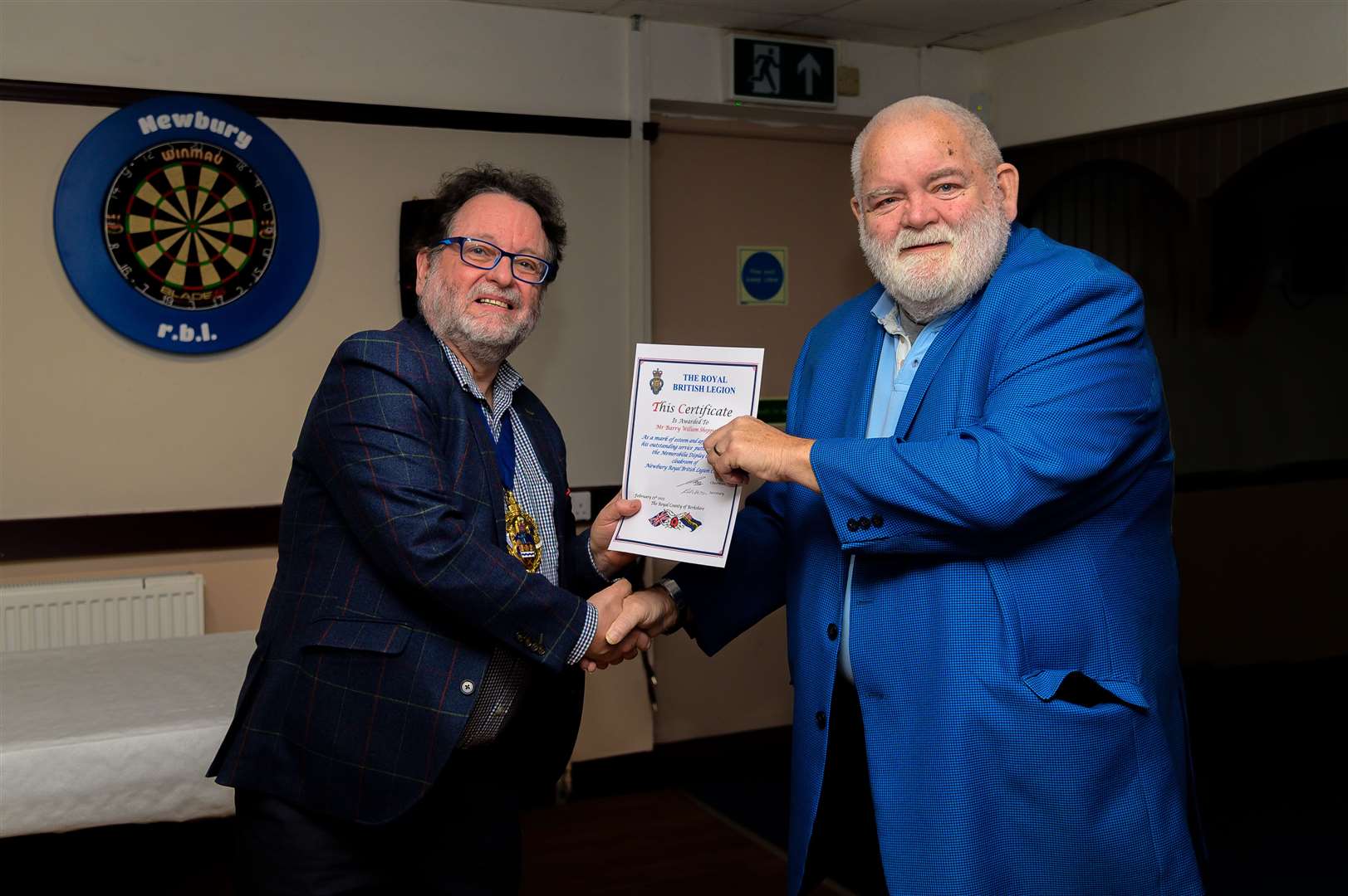 Newbury Mayor Gary Norman presenting a certificate to Barry Sheppard. Credit: Paul Holdaway, Newbury Camera Club