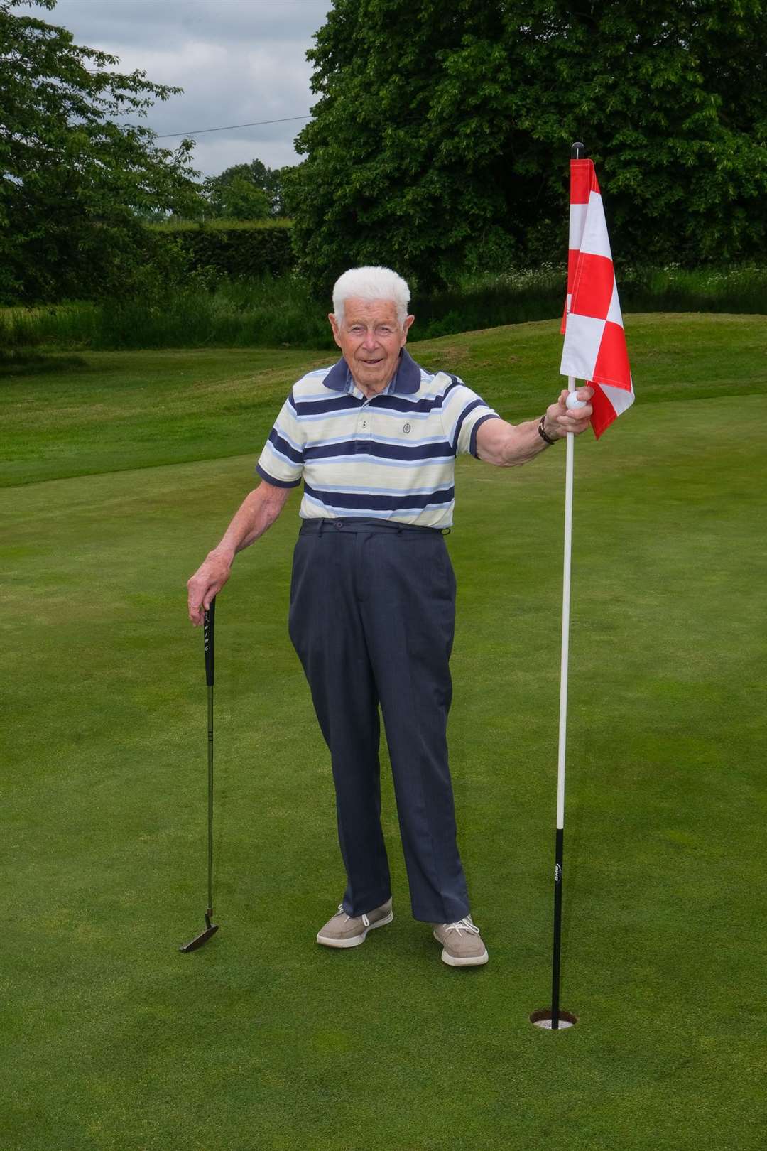 Jim Dearlove celebrates 100th Birthday with a game of golf ..Ref: 24-0221...