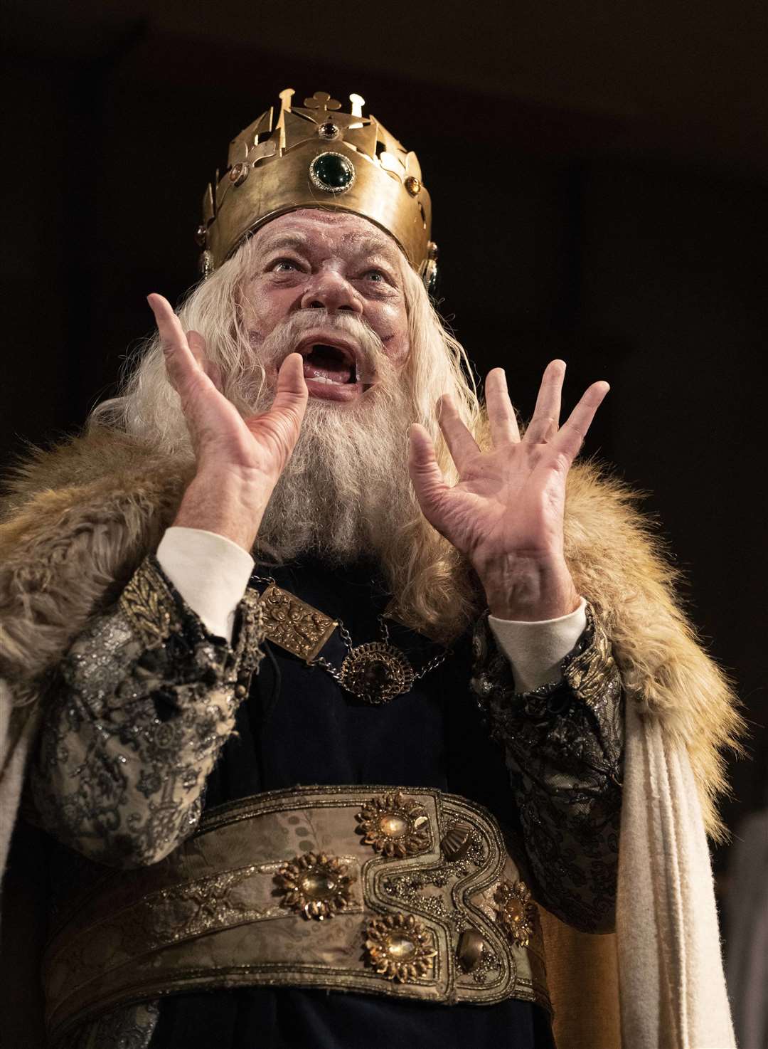 THE DRESSER Matthew Kelly as Sir, Photo Alastair Muir