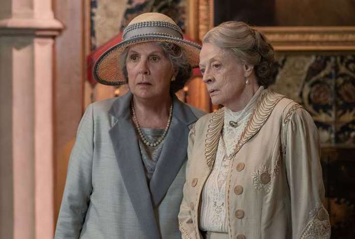 Maggie Smith, right, as Violet Grantham in Downton Abbey: A New Era. Credit: Ben Blackall / © 2022 Focus Features, LLC (56442263)