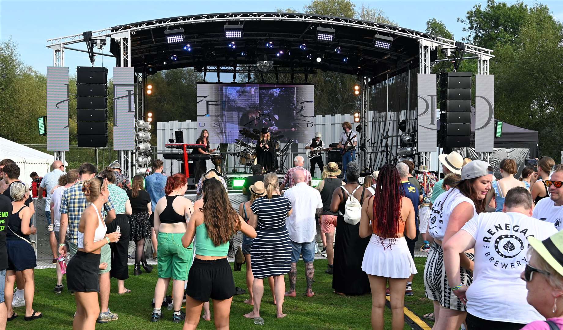 Crowding round the main stage