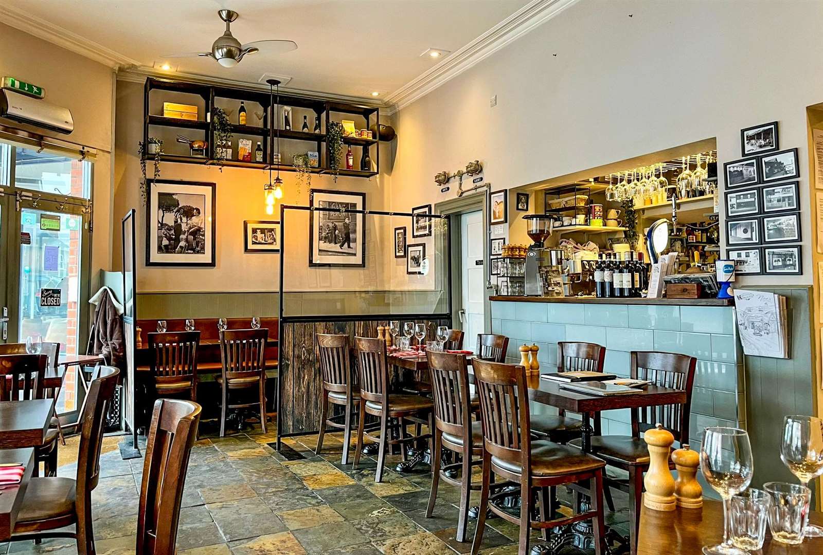 Inside Nino’s