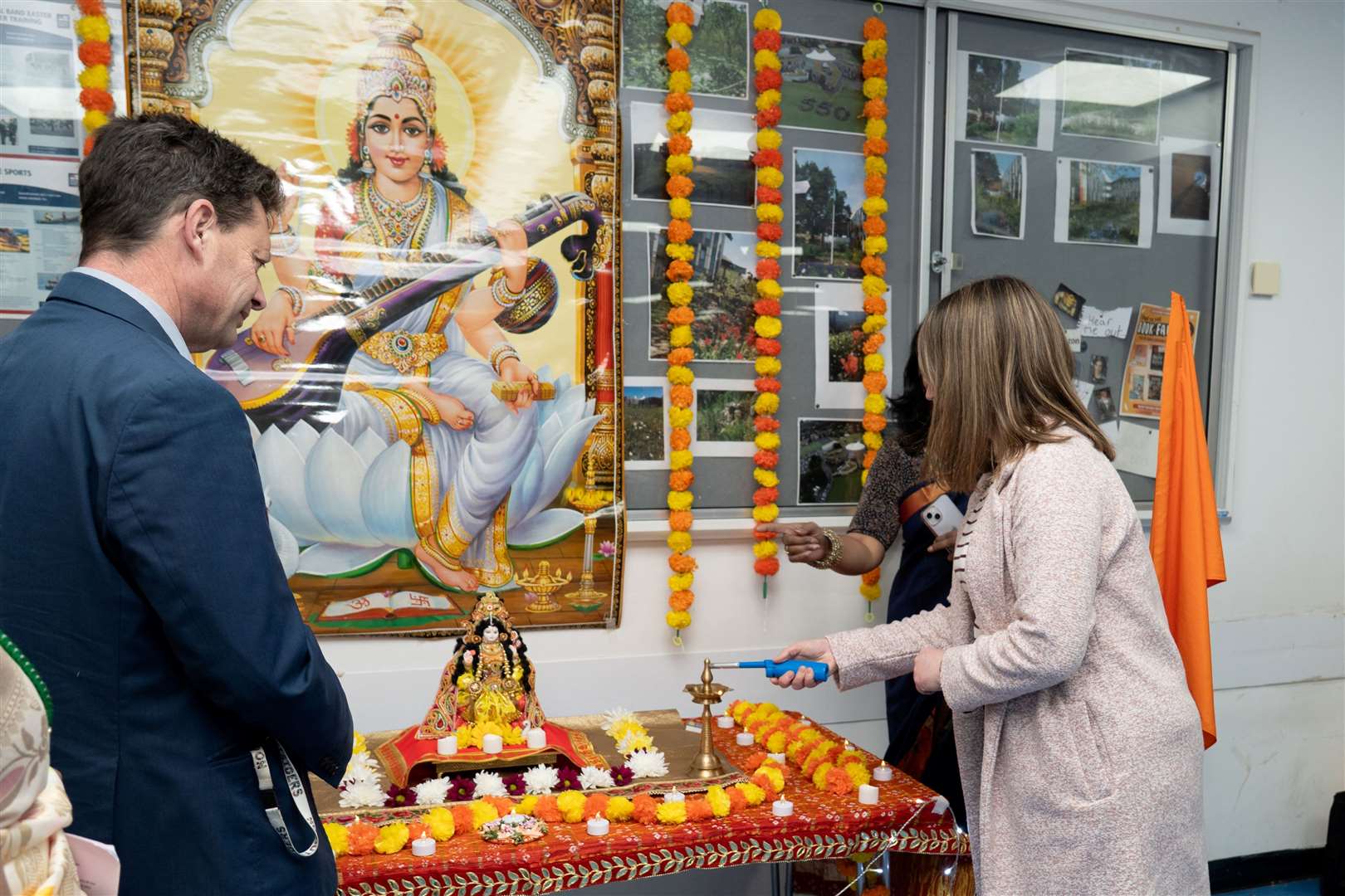 Teachers thanked and celebrated at Hindu cultural event in Newbury at St Bartholomew’s School on February 28