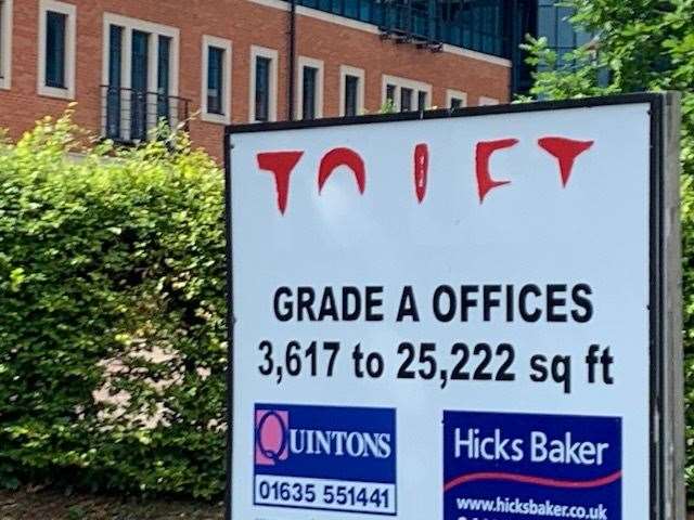 To Let sign at Newbury Business Park (50626810)