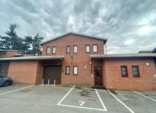 7 Langley Business Court, Beedon