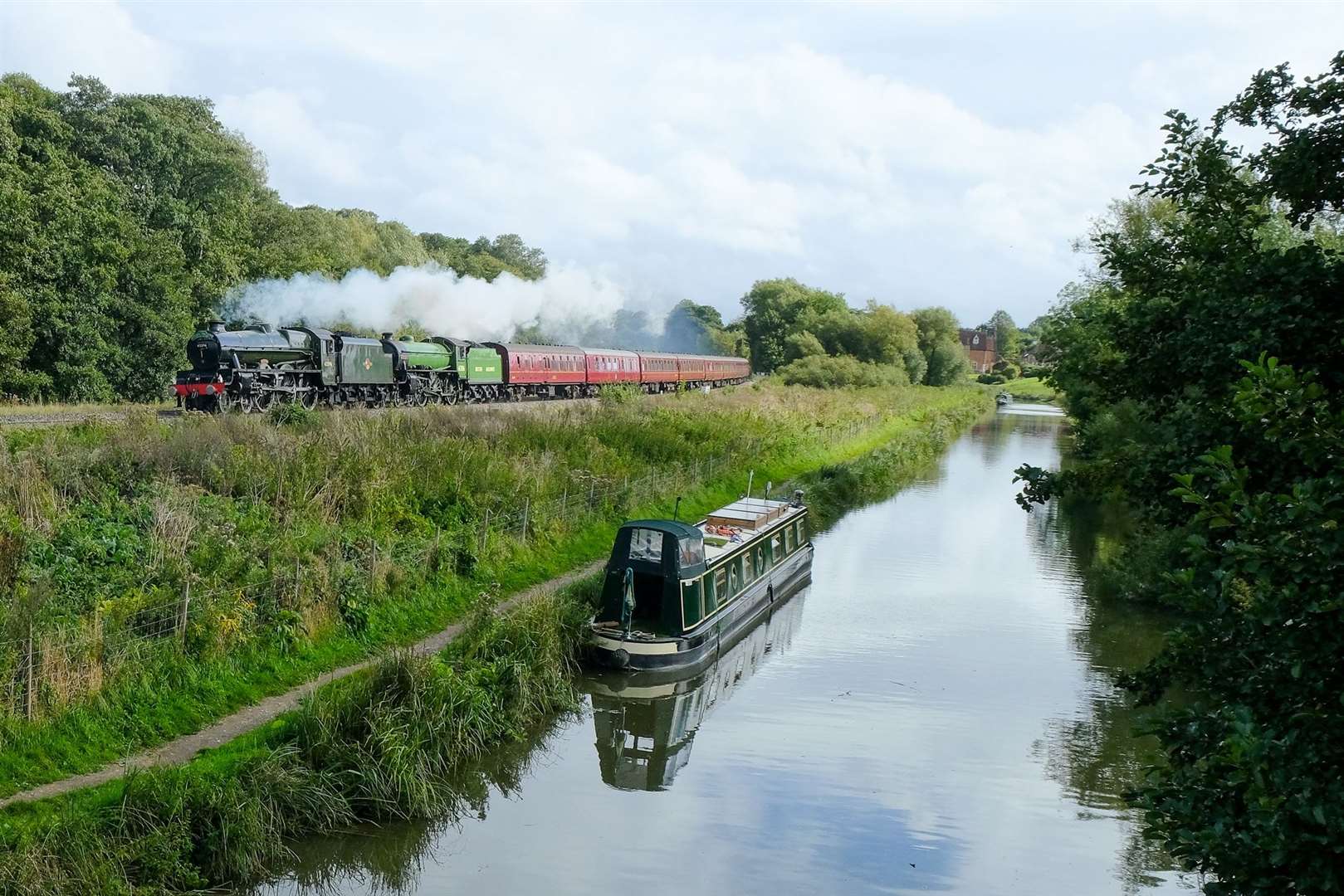 Along the canal in Kintbury