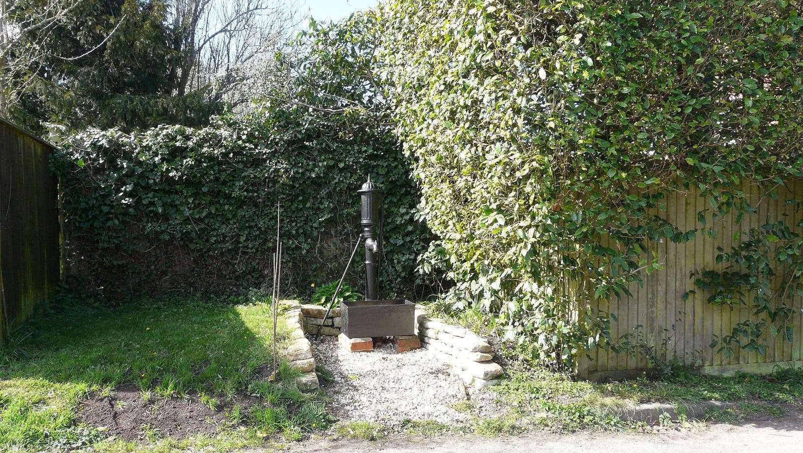 Stanford Dingley, water pump, Jennett's Hill