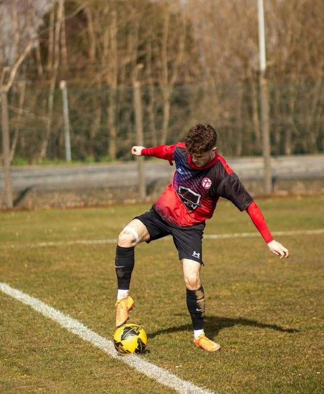AFC Aldermaston face The Crickets AFC in Newbury Sunday League - Photo: Olly Mills (omills.photography)