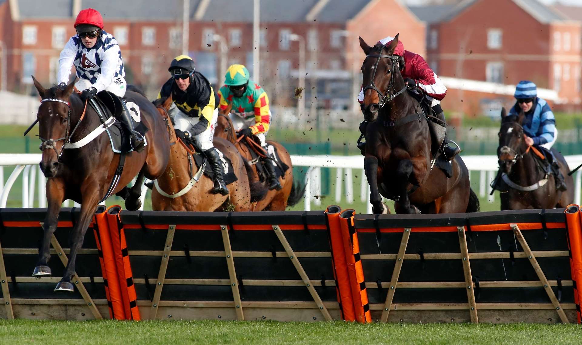 Dusart (left) wins The Download The tote App Novices’ Hurdle Picture: Dan Abraham-focusonracing.com