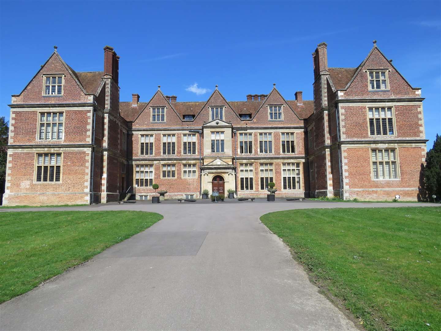 Shaw House will be illuminated in honour of the Queen's Platinum Jubilee