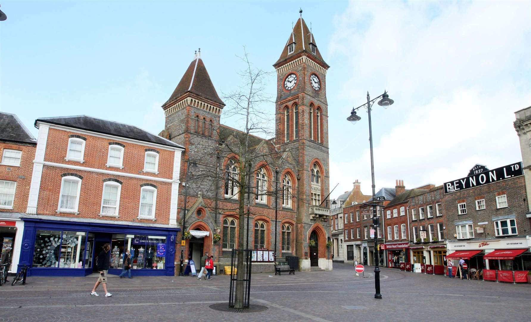 The Great Auction Showdown will be filming in Newbury Town Hall