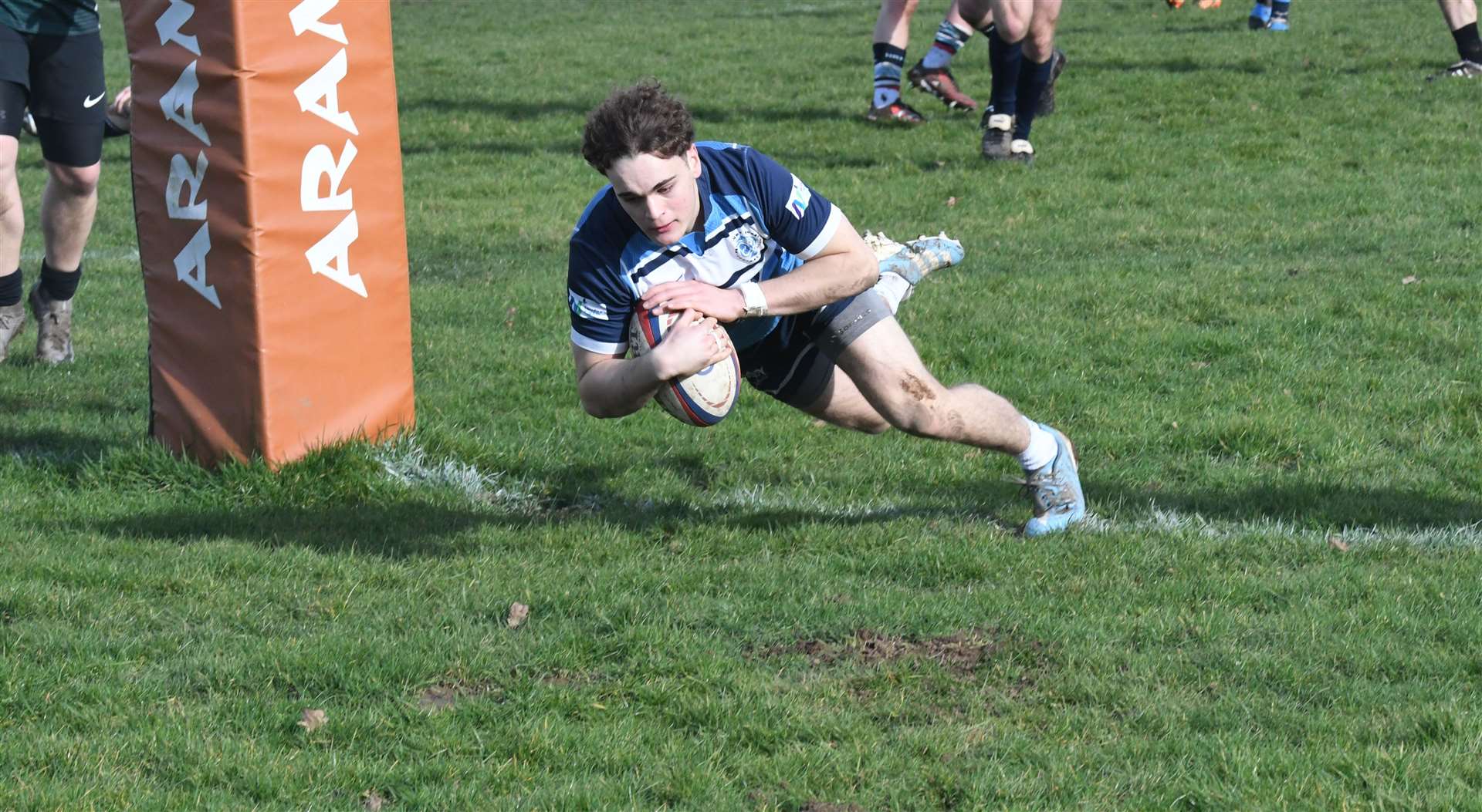 Sean Siggerman scores for Newbury Stags - Photo: Peter Branch