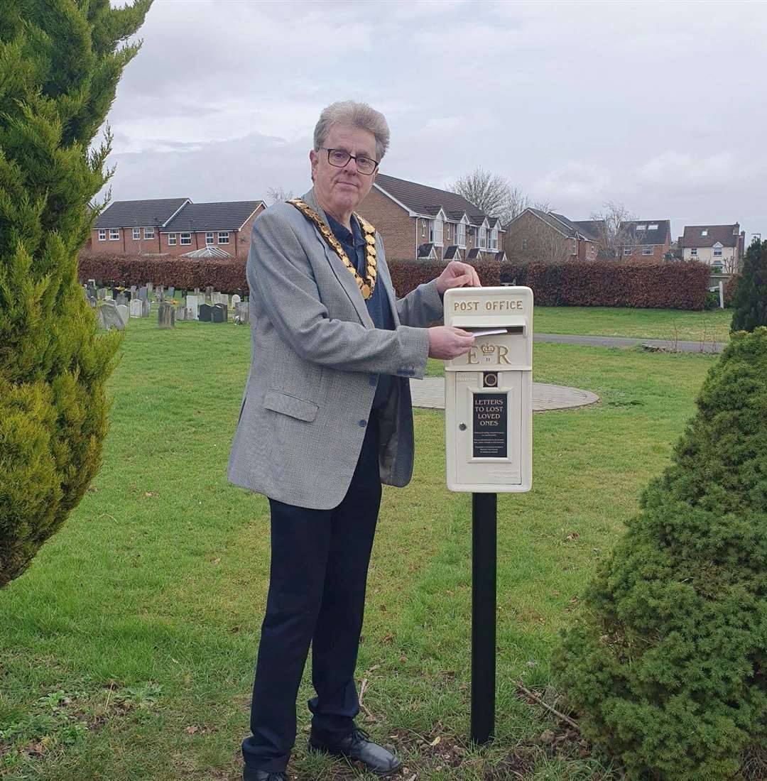Mark Lillycrop with the post box, picture: TTC