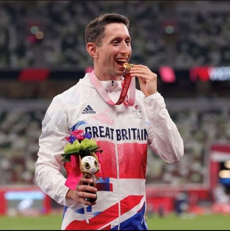 Jonathan Broom-Edwards with his Paralympic gold medal