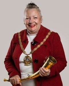 Julie Lloyd (61263659)