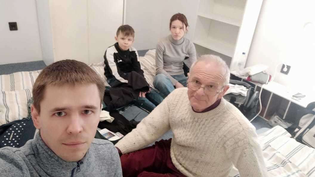 The family of Alex and Tanya Tame are stuck in Budapest awaiting their UK visa (55358417)