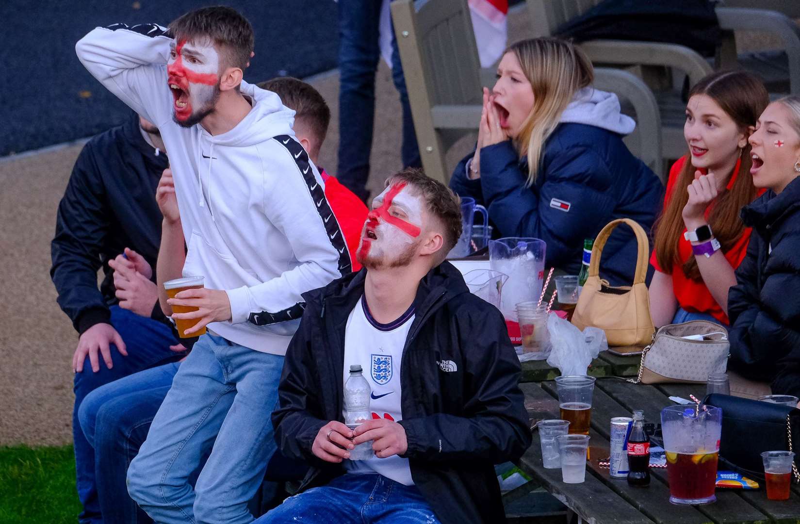 England fans watch the game at Newbury Racecourse.Ref: 28-0921.. (49112123)