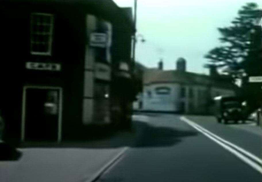 Hungerford: Jaguar MK2 drive from London to Bath in 1963
