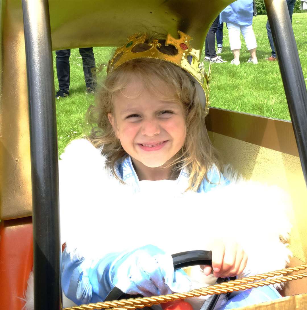 Poppy Preston 5 (queen). (57096554)