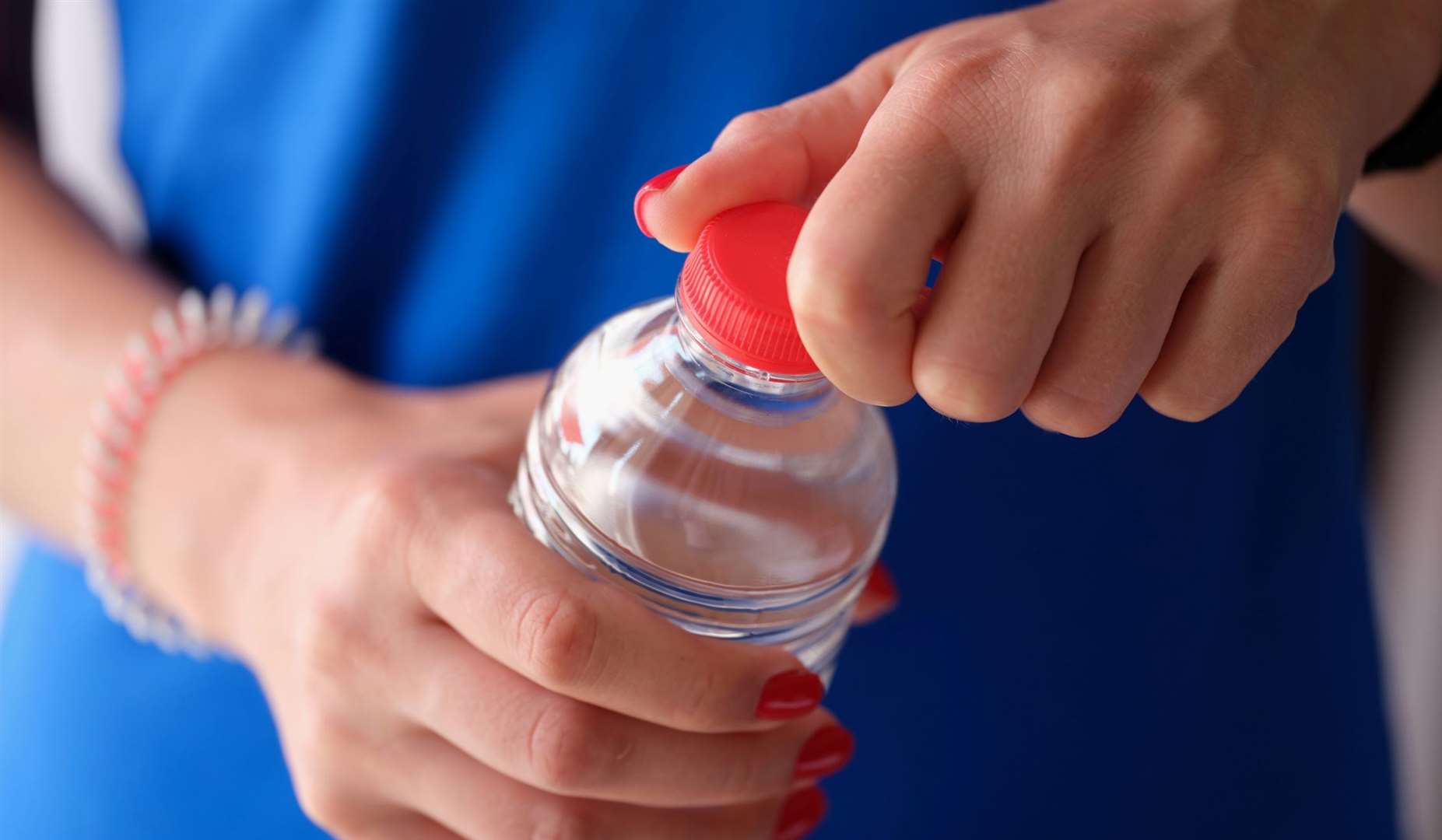 Good hydration helps the heart pump blood more easily through the body, preventing blood from thickening and reducing the workload on the heart