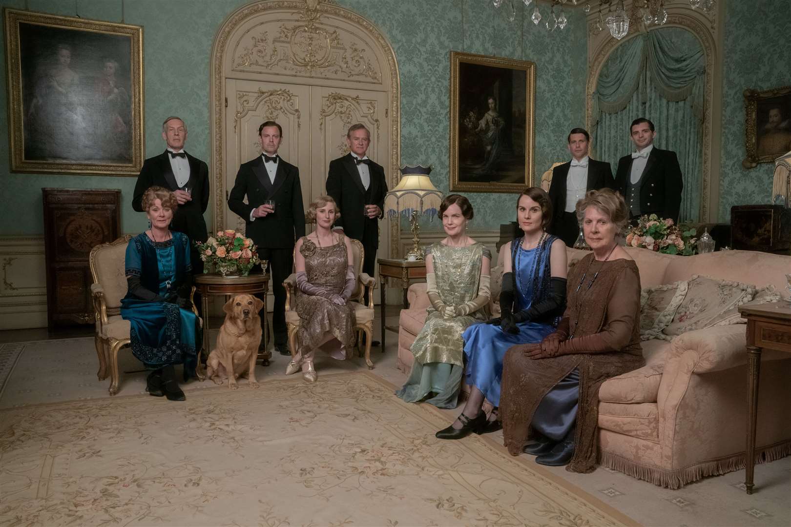 (l-r.) Samantha Bond stars as Lady Rosamund, Douglas Reith as Lord Merton, Harry Hadden-Paton as Lord Hexham, Laura Carmichael as Lady Edith Hexham, Hugh Bonneville as Lord Grantham, Elizabeth McGovern as Lady Grantham, Michelle Dockery as Lady Mary Talbot, Penelope Wilton as Lady Merton, Robert James Collier as Thomas Barrow and Michael Fox as Andy in DOWNTON ABBEY: A New Era, a Focus Features release. Credit: Ben Blackall / © 2021 Focus Features, LLC (56442296)
