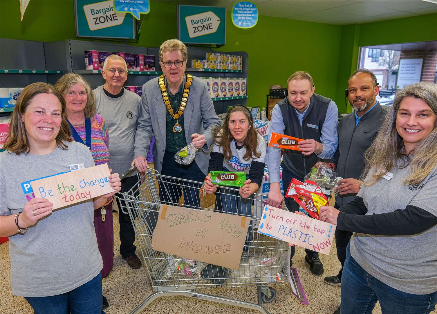 Co-Op hosts Eco Friends West Berkshire for the town’s first Mass Unwrap event