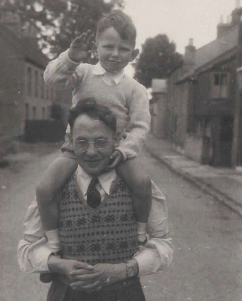 Herbert and Eric in Russell Road, Newbury in 1948. Credit: Eric Rein