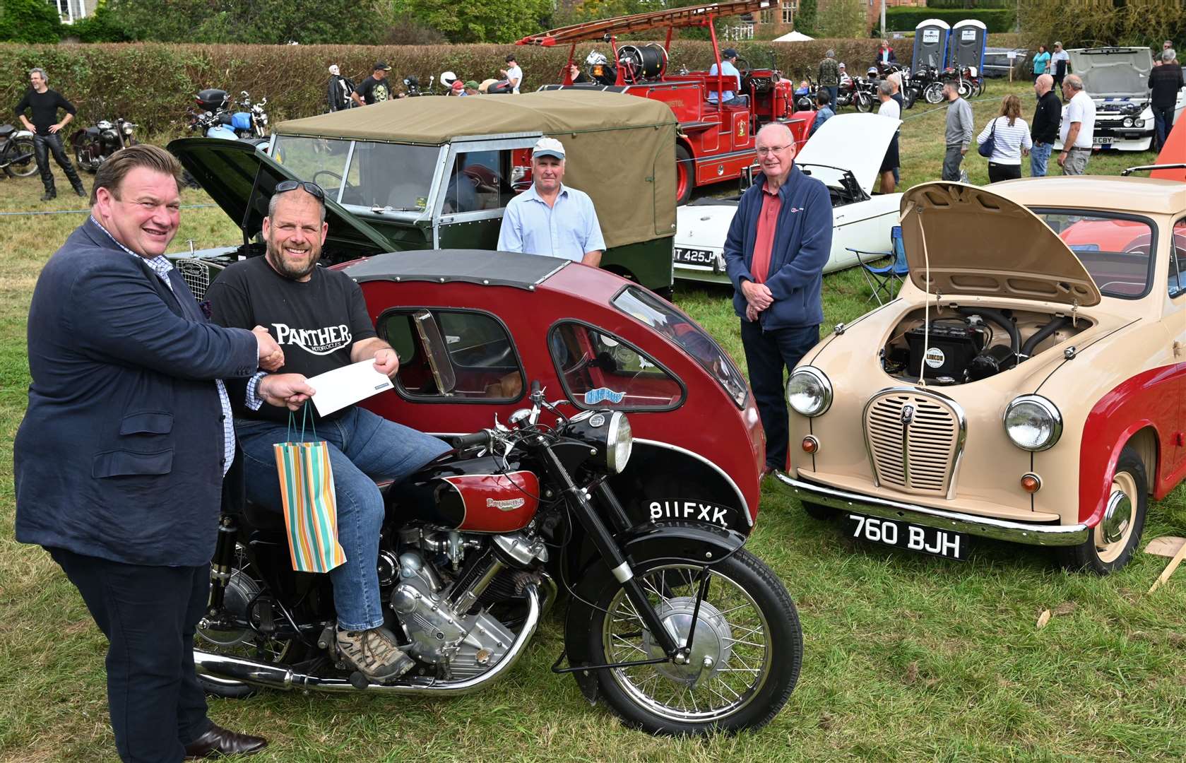 David Slack (former Yattendon Estate manager) presents Best in Show to Andy MacKenzie, Nigel Giles and Harry Douglas.