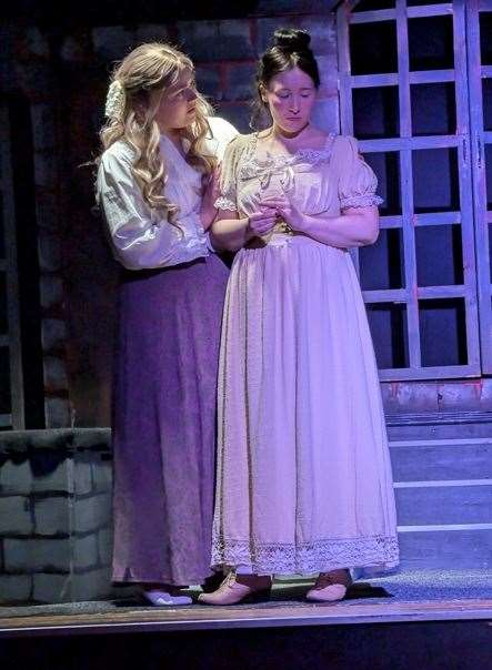 Compton Players Dracula, Lucy and Mina, Pic: Tony Gartshore