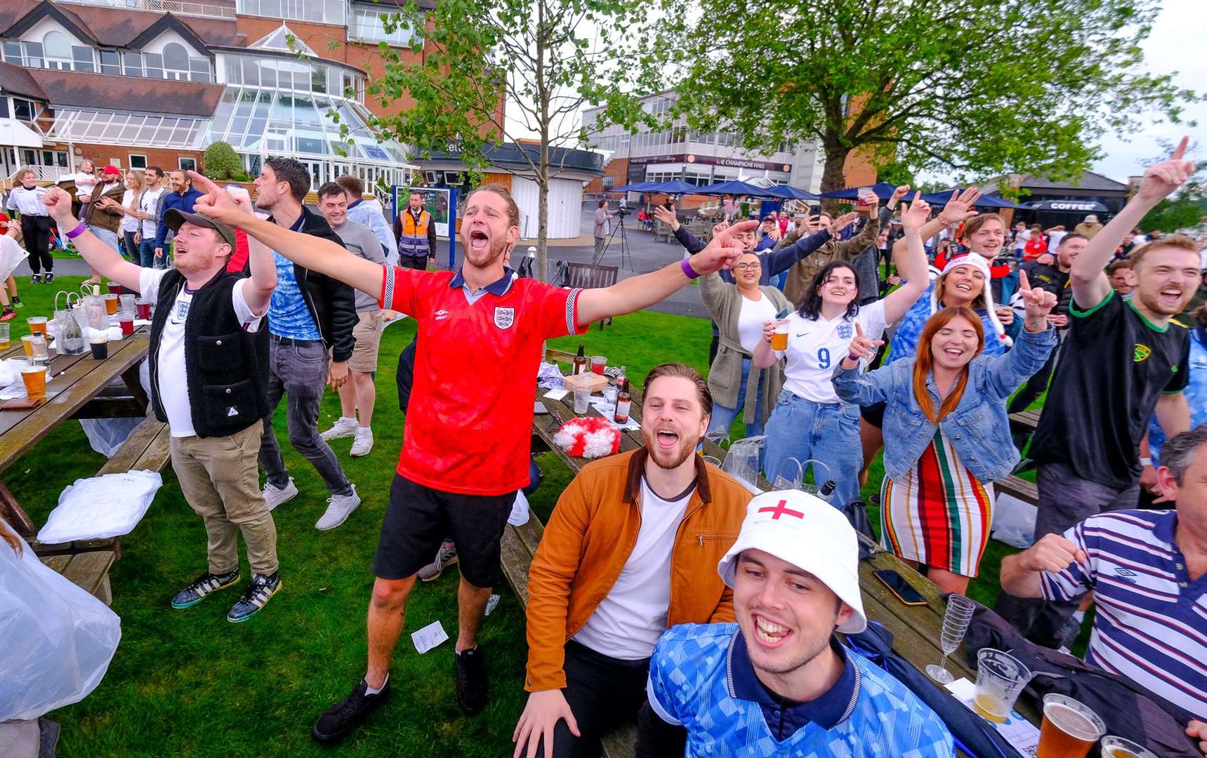 England fans watch the game at Newbury Racecourse.Ref: 28-0921.. (49112002)