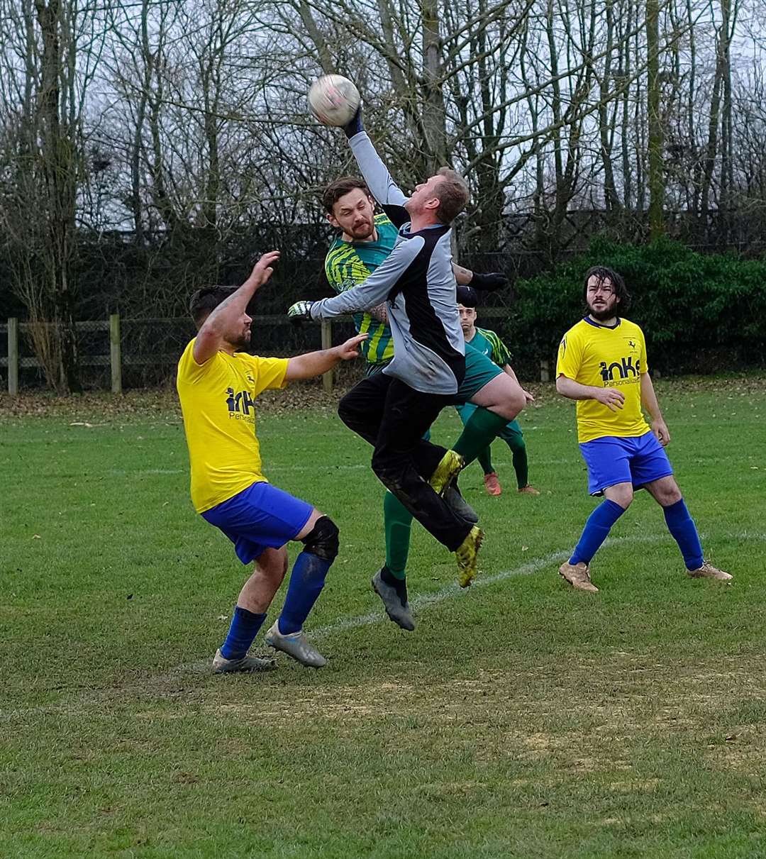 The Black Horse keeper breaks up a White Hart attack