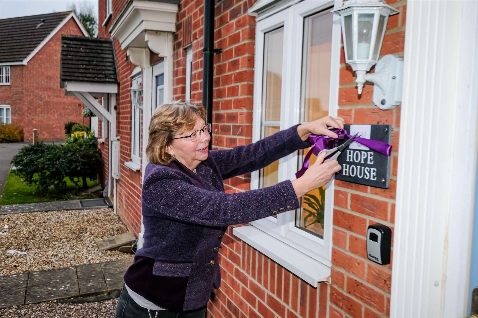 Hope House opens in Thatcham - Gill and Graeme Leech with CEO Tracy Underwood.Ref: 45-3021. (52979580)