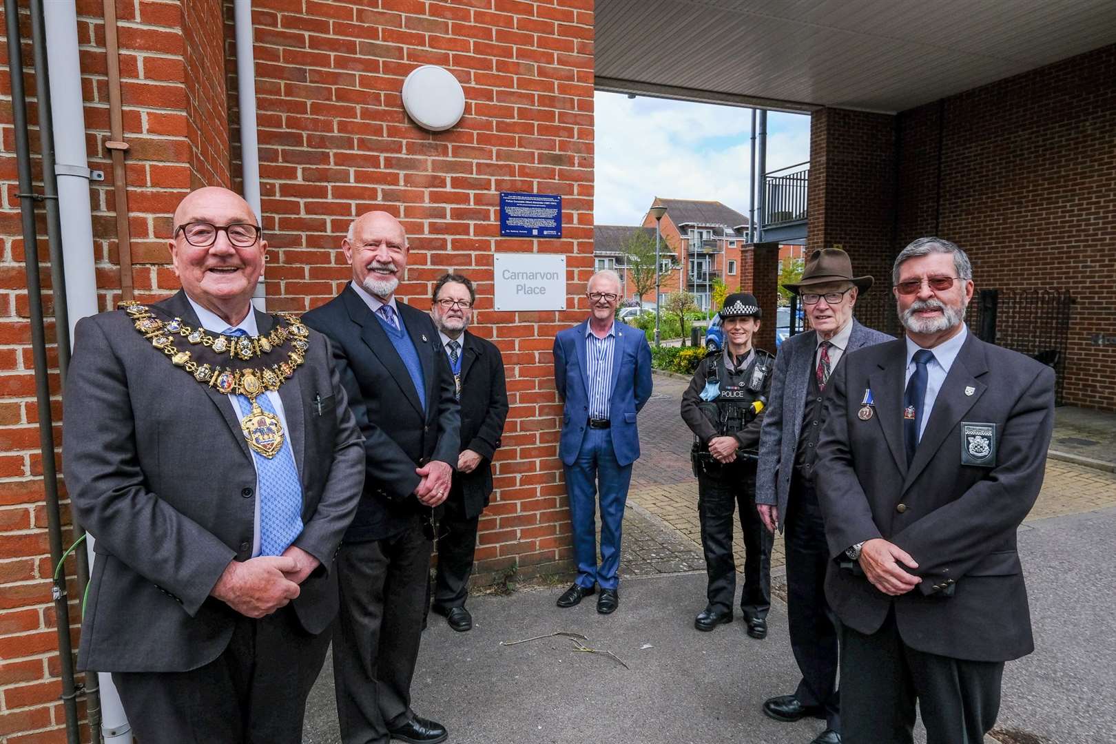 Billy Drummond, the Mayor of Newbury, unveils a blue plaque in honour of Albert Alexander, alongside Brian Sylvester, deputy Mayor Gary Norman, Garry Poulson, Sergeant Lucie Gray, Anthony Pick and Dave Stubbs Ref: 21-1721. Picture by Phil Cannings