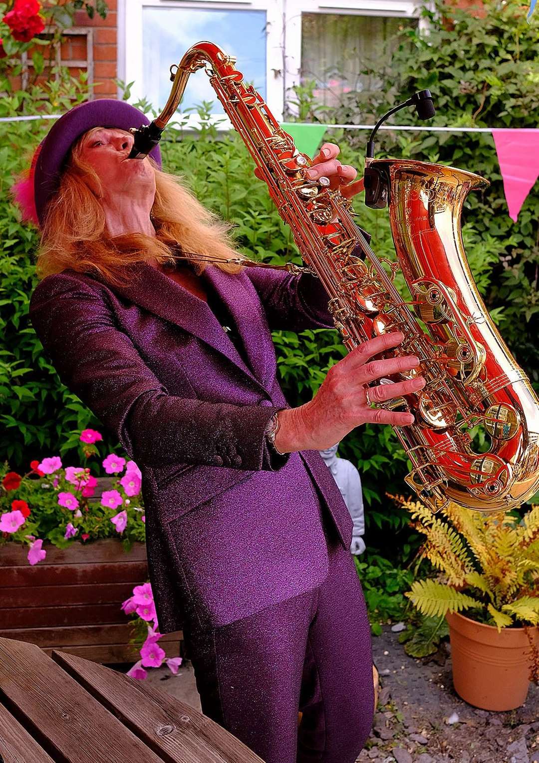 Lin Taylor performs some great oldies