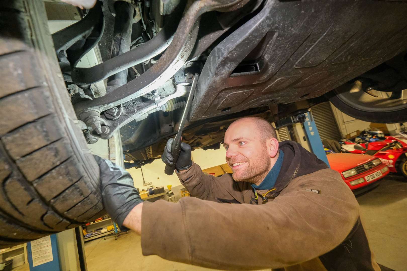 Land Rover master tech, Marcin Kurkus, hard at work